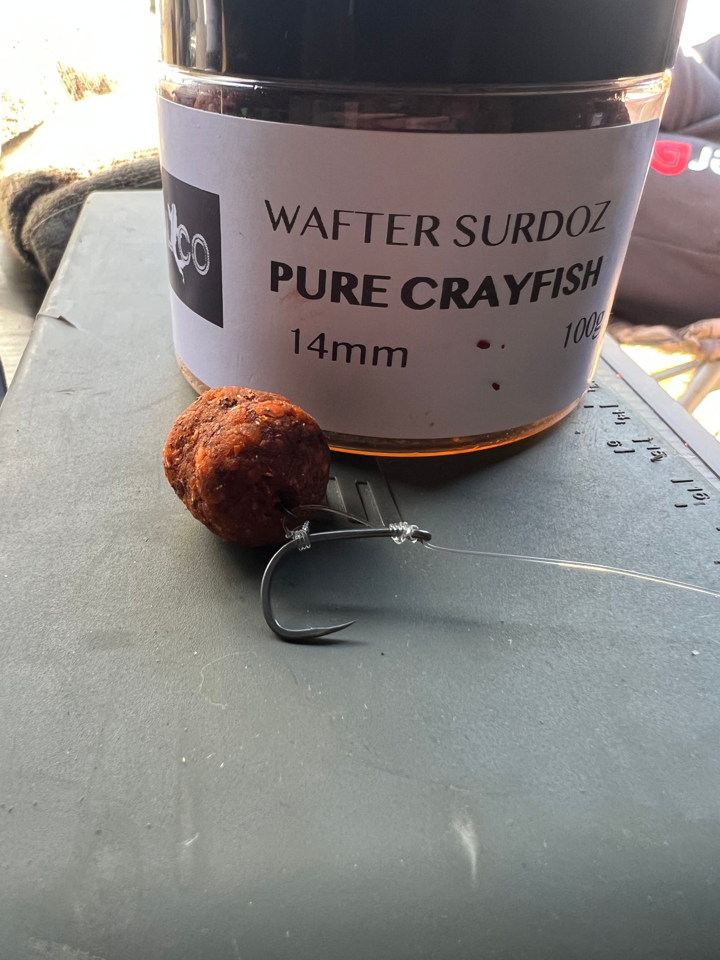 ATTRACT DUMBELL WAFTER 14X18